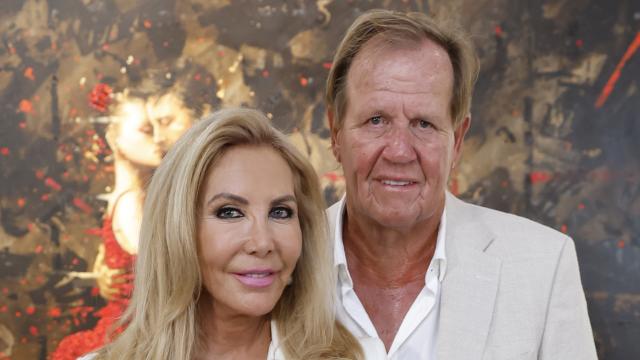 Matthias Kühn junto a su mujer, Norma Duval, en una fotografía tomada en Madrid, en abril de 2023.