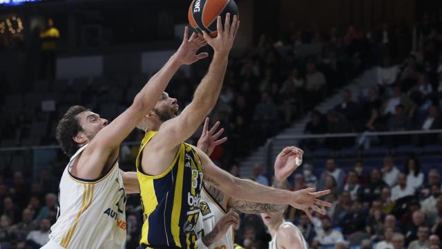 Llull trata de taponar a Calathes.