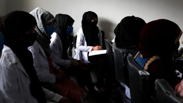 Uno de los últimos grupos de mujeres que se forman para ser comadronas.