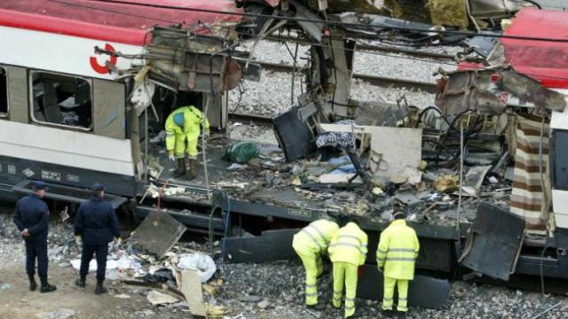 Algunos de los trenes destrozados por el atentado del 11 de marzo de 2004.