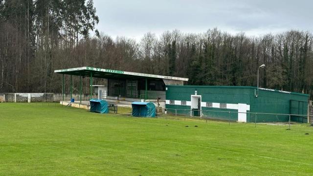 Campo de fútbol municipal del Carregal, en Curtis