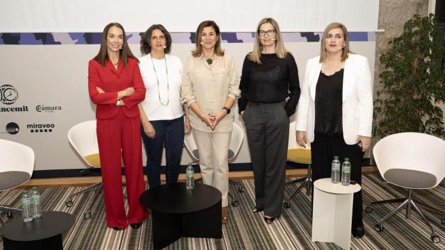Maite Valiño, Rosa Vázquez, Luz Pardo, Emma Lustres y Cristina Gil Rey