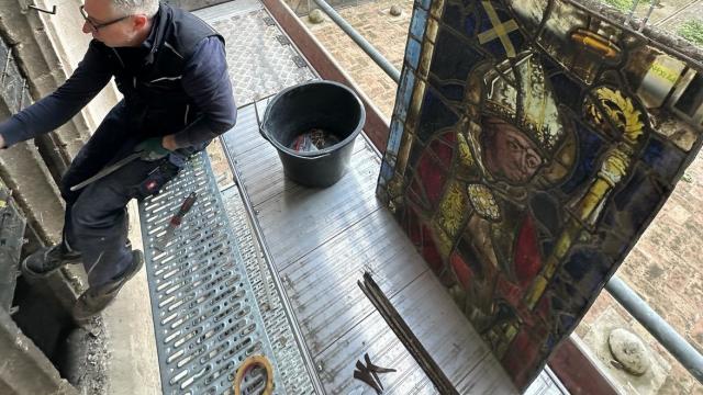 La Catedral de Sevilla restaurará dos vidrieras del siglo XVI que dañó una tormenta en 2014
