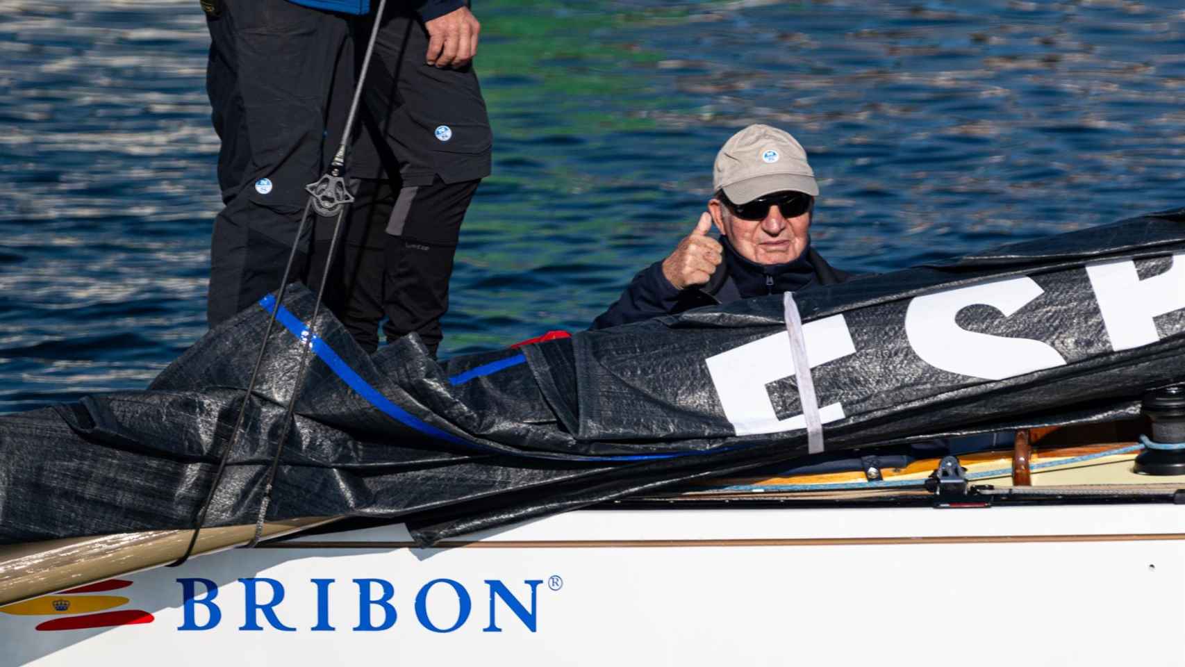 El Rey emérito Juan Carlos sale a navegar en el Bribón, a 25 de noviembre de 2023, en Sanxenxo.
