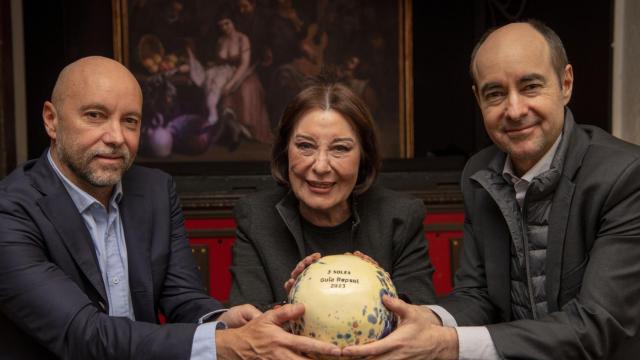 Blanca del Rey, junto a sus hijos Juan Manuel y Armando del Rey.