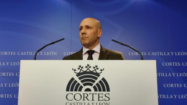 El portavoz de Vox, Carlos Menéndez, en la rueda de prensa posterior a la Junta de Portavoces de este viernes.