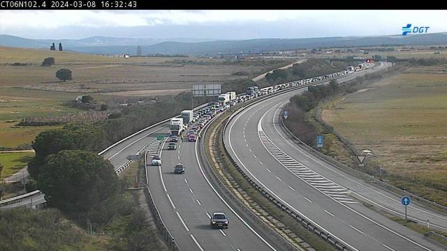 Imagen de la A-6, a su paso por Ávila, donde un grupo de agricultores se han manifestado