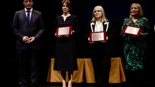 El alcalde de Salamanca, Carlos García Carbayo, junto a Cristina Klimowitz Waldmann, Inmaculada Sánchez Barrios y María Isidoro García