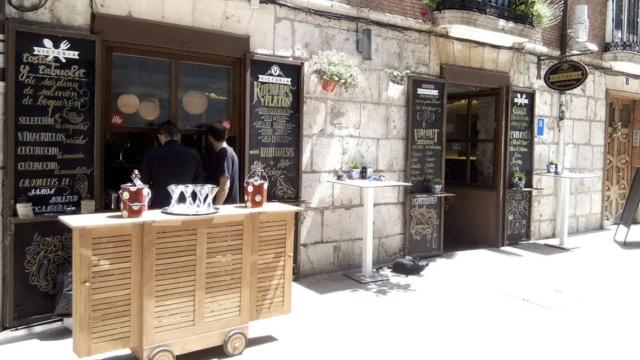 La fachada de la vermutería.