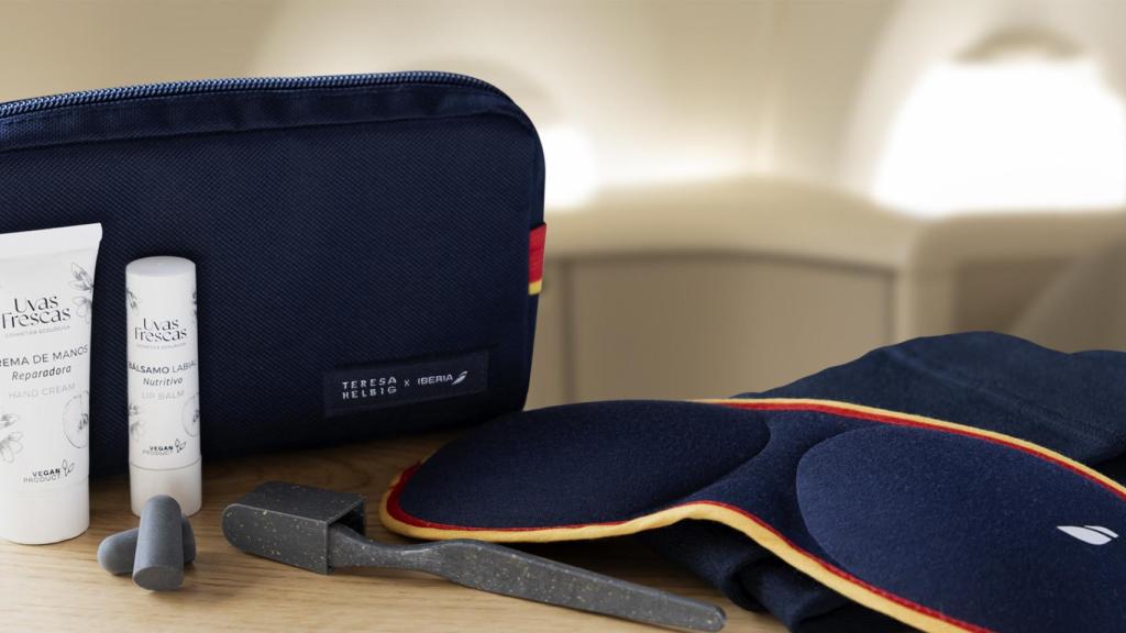 Neceser diseñado por Teresa Helbig para Iberia.