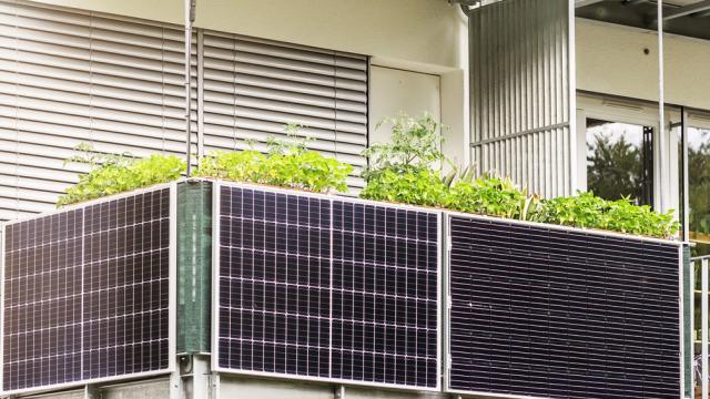 El nuevo bombazo de Leroy Merlin en España: los nuevos paneles solares sin obras para tener luz gratis