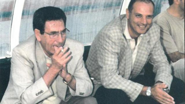 Ramon Cansino, en el banquillo del Betis junto a Tomás Calero, el que fue su sucesor.