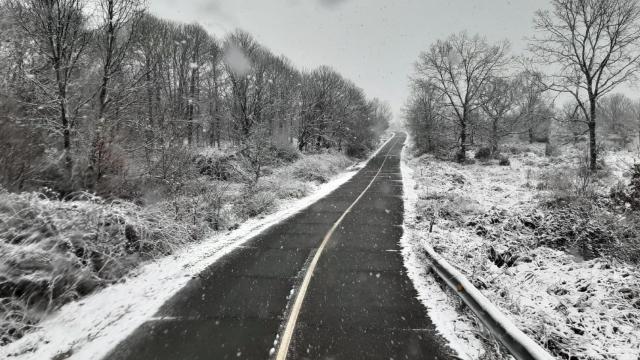 CINCO MÁQUINAS QUITANIEVES TRABAJAN ESTE SÁBADO EN LA RED PROVINCIA DEL CARRETERAS