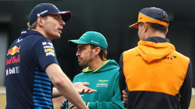 Fernando Alonso, Max Verstappen y Lando Norris, durante la previa del GP de Arabia Saudí