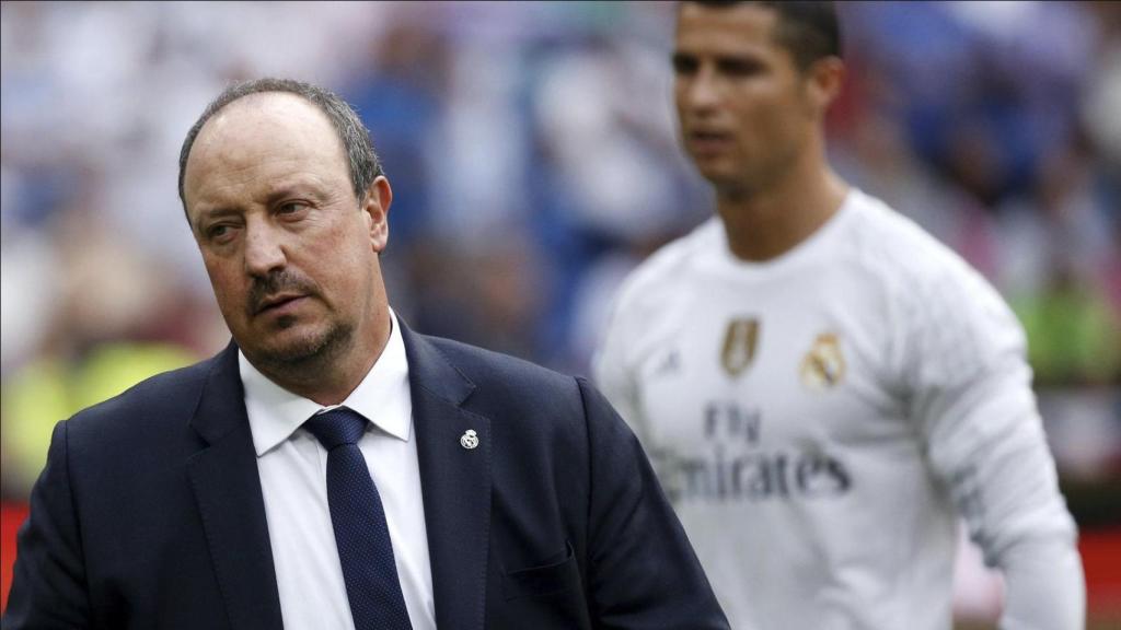 Rafa Benítez, con Cristiano Ronaldo de fondo, durante su etapa como entrenador del Real Madrid