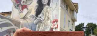 Reconocimiento al mural de Lula Goce en Nigrán (Pontevedra).
