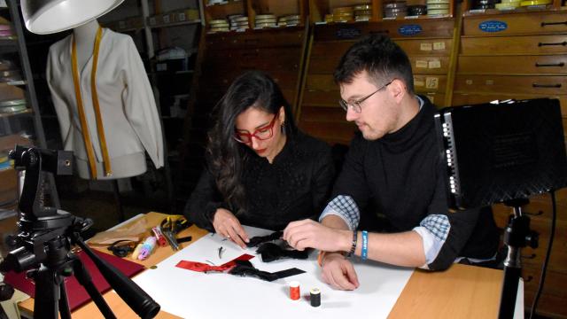 Carmen y Eloy en el set de rodaje que han preparado en la zona antigua de El Redondel
