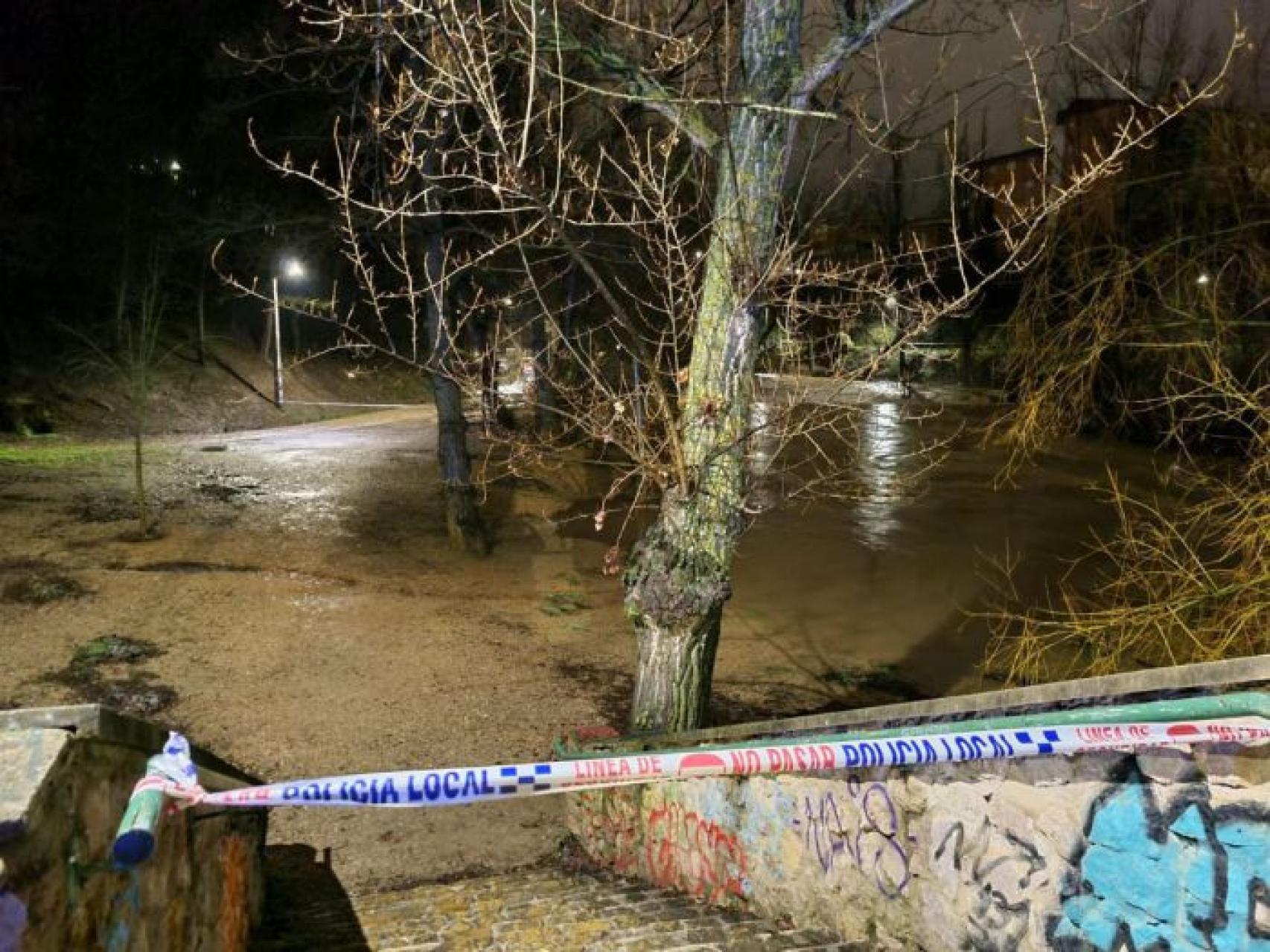 Cierran los accesos a la ribera del Júcar en Cuenca por la crecida del río. Foto: Ayuntamiento de Cuenca