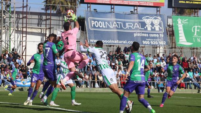Alfonso Herrero durante el Sanluqueño vs. Málaga CF