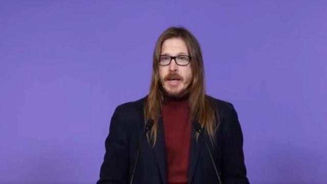 El secretario de Organización y portavoz de Podemos, Pablo Fernández, este lunes en rueda de prensa.