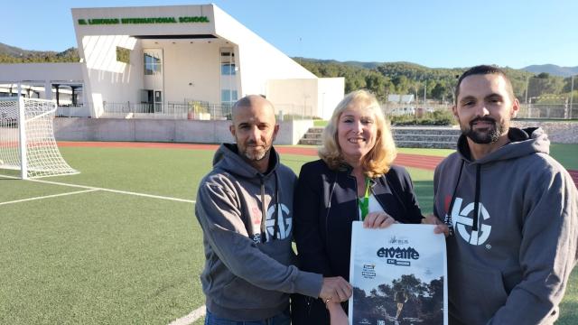 Vanessa Grimward, directora ejecutiva de ELIS, junto a Ginés Aroca (i), director de El valle Trail y Sergio Sánchez (d), director ejecutivo y director técnico del Club Alpino Murcia.