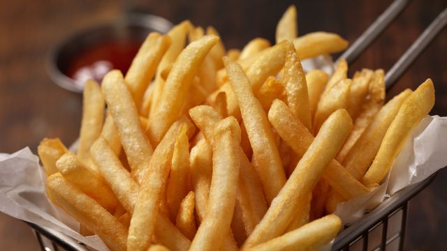 El truco para que las patatas fritas queden mucho más crujientes.