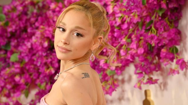 Ariana Grande, en los Premios Oscar 2024.