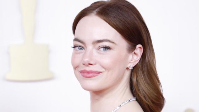 Emma Stone gana el Oscar a mejor actriz por su papel en 'Pobres criaturas'.