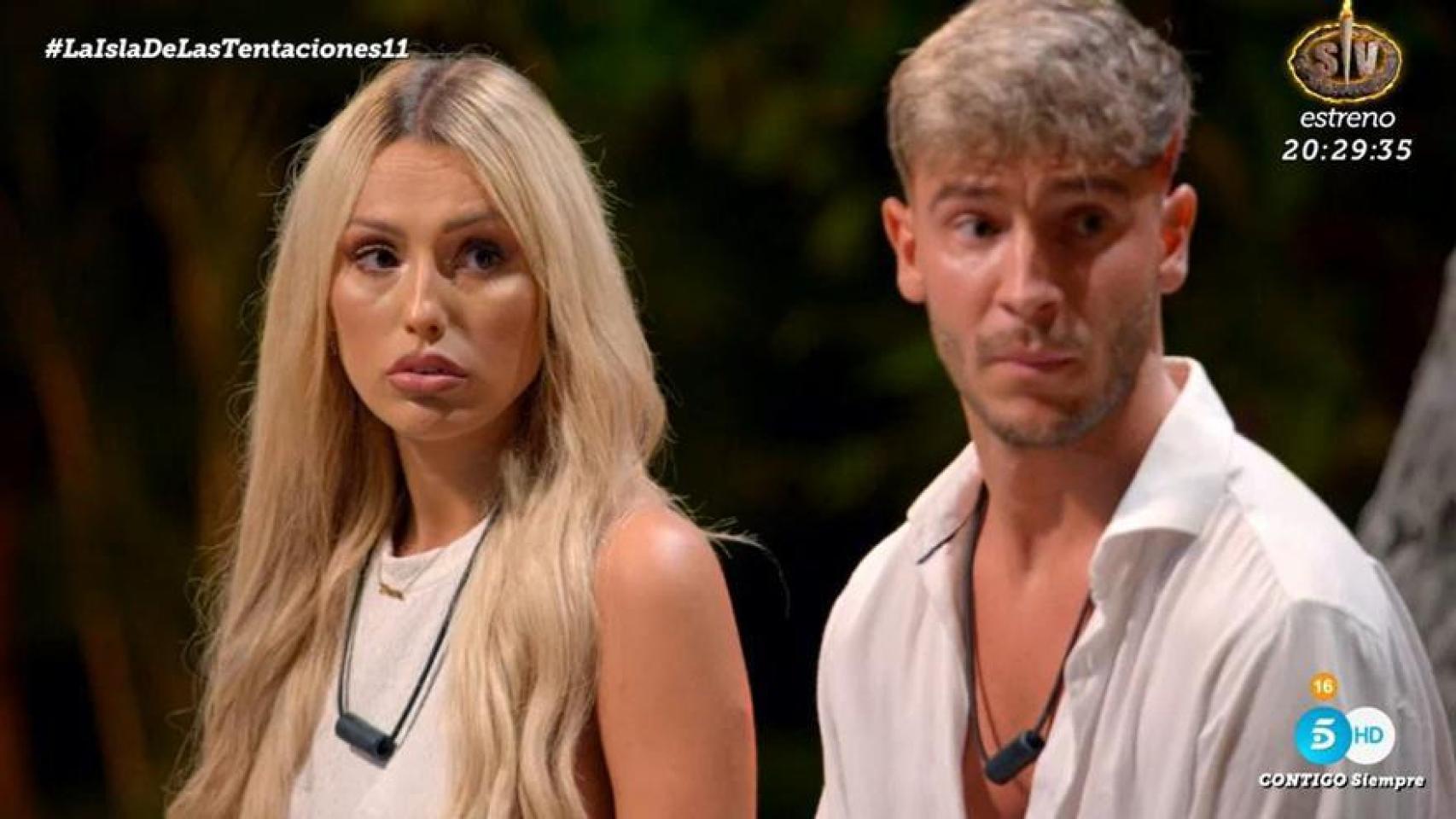 Sandra Barneda junto a los concursantes de 'La isla de las tentaciones 7'.