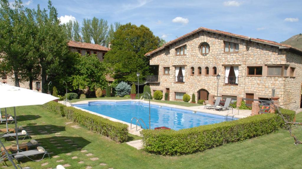 Piscina del Molino de Alcuneza.