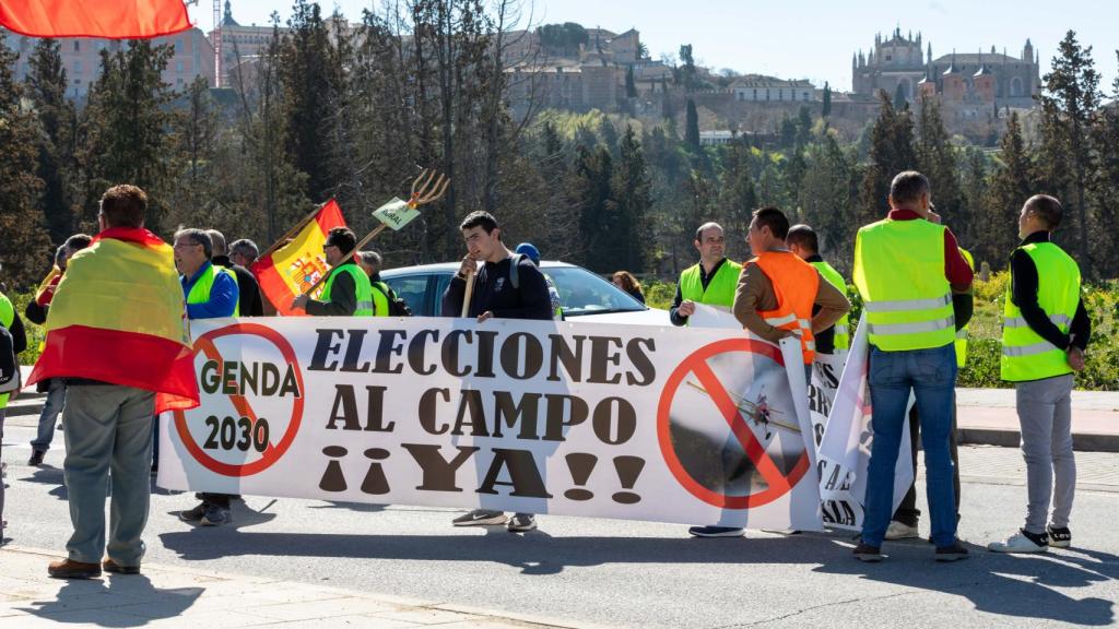 Varios manifestantes en Toledo, convocados por Unión de Uniones, en marzo de 2024.