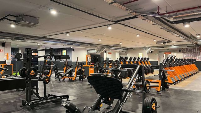 Abre un gimnasio en Albacete con siete áreas de entrenamiento y hasta sillones de masaje