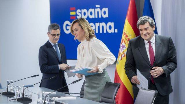 (I-D) El ministro de la Presidencia, Relaciones con las Cortes y Justicia, Félix Bolaños; la ministra de Educación, Formación Profesional y Deporte, Pilar Alegría y el ministro de Transformación Digital y Función Pública, José Luis Escrivá.