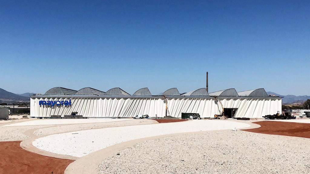 Nueva nave construida por Mayoral en los suelos de Intelhorce.