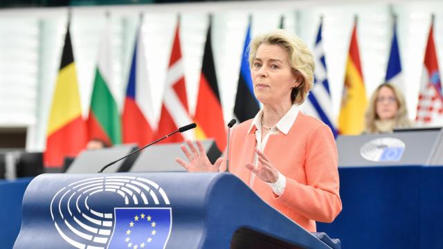 La presidenta Ursula von der Leyen, durante su intervención de este martes ante el pleno de la Eurocámara en Estrasburgo
