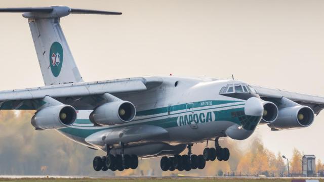 Ilyushin IL-76 ruso aterrizando