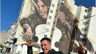 Sfhir, esta mañana delante de su obra, en Fene