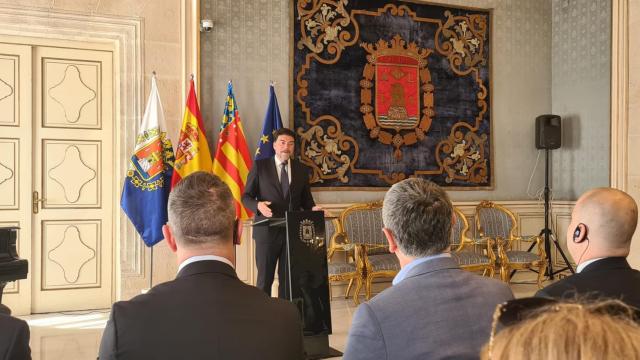 Alcaldes y representantes de Bulgaria en el Ayuntamiento de Alicante.
