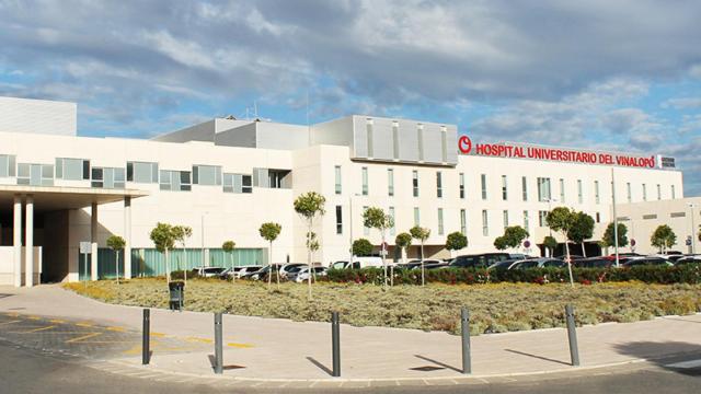 Fachada del Hospital del Vinalopó, con gestión público-privada de Ribera Salud.