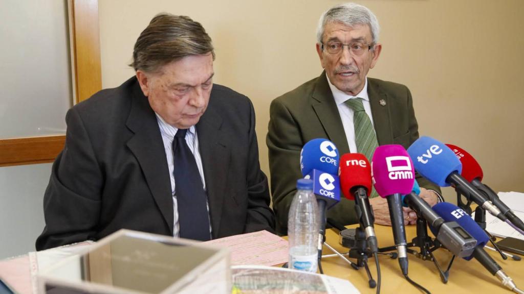 Rueda de prensa del historiador Jorge Miranda y el exalcalde de Toledo Joaquín Sánchez Garrido el pasado 13 de marzo.