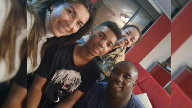 En la centro, Denís Jorrín. A la izquierda, Estíbaliz Cezón, su madre. Arriba, su hermana Dania, y, a la derecha, Adrián Jorrín, su padre.