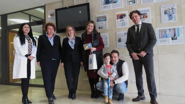 Darío junto a la familia y representantes de Hospital San Juan de Dios de León