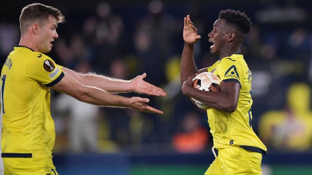 Mosquera celebra uno de los goles del Villarreal.