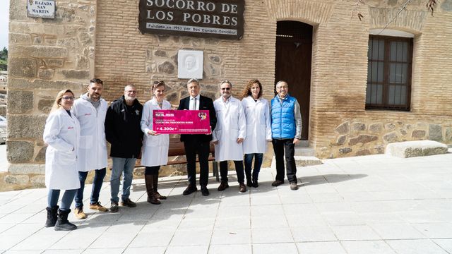 Entrega de la donación de la Fundación Soliss a la ONG 'Socorro de los Pobres'.