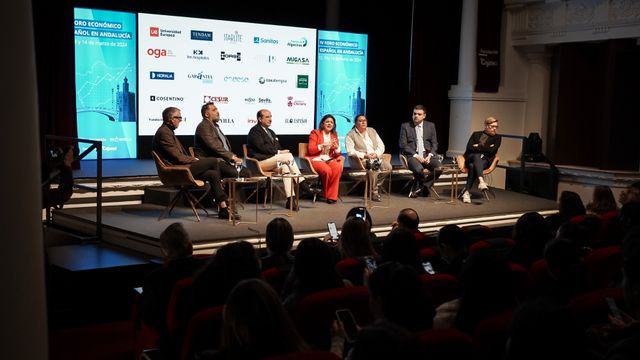 Participantes de la mesa redonda 'El valor de Andalucía: pasado, presente y futuro'.