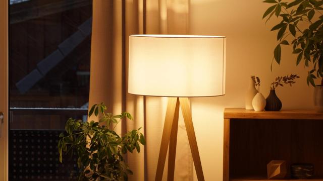 La novedosa lámpara de madera y con altavoz wifi integrado.