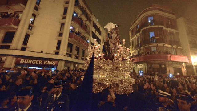 El paso del Cristo de las Tres Caídas en la Campana