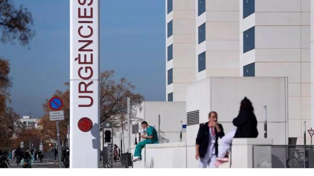 Imagen de archivo del acceso a las urgencias del hospital La Fe de Valencia.