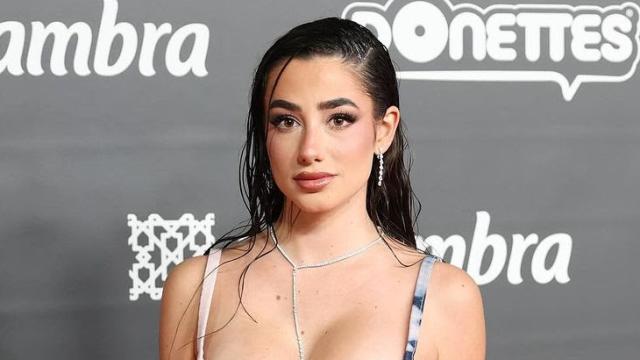 Lola Lolita en la alfombra roja de los Premios Ídolo 2024.