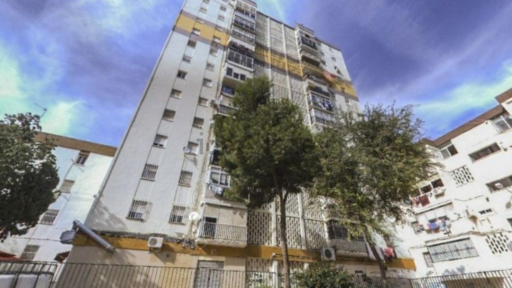 Imagen de un edificio en la calle Deva, en el distrito Palma-Palmilla de Málaga.